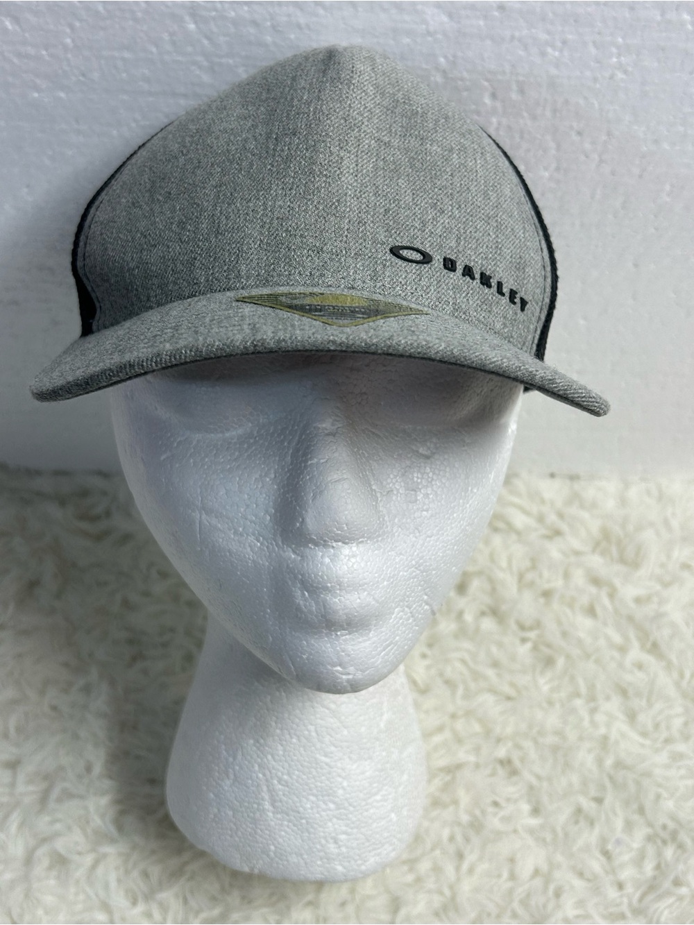 Oakley Light Gray Heathered Baseball Cap
